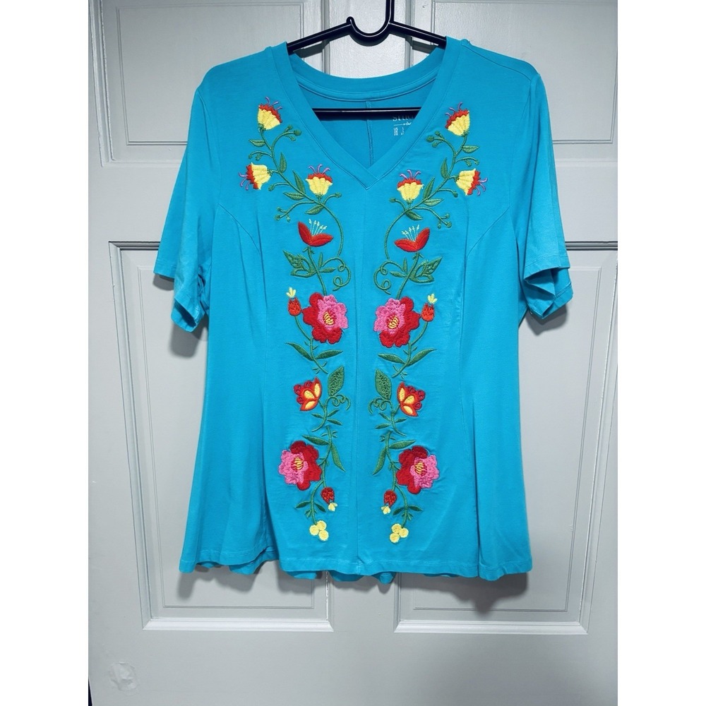 Studio Women Teal Embroidered Floral Short Sleeve T-Shirt Size Large V-neck